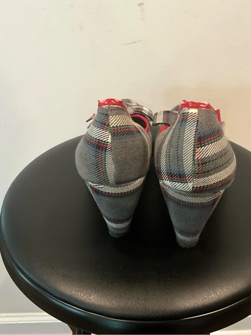 Gianni Bini Gray Plaid Pumps with Red Trim and Bow size 10